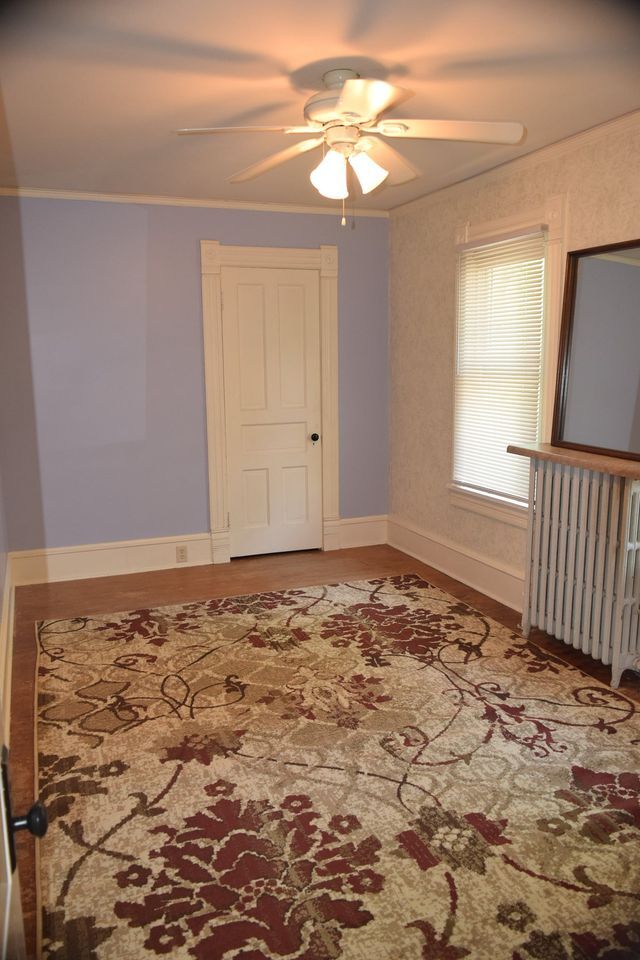 Building Photo - 102 E Irving Ave