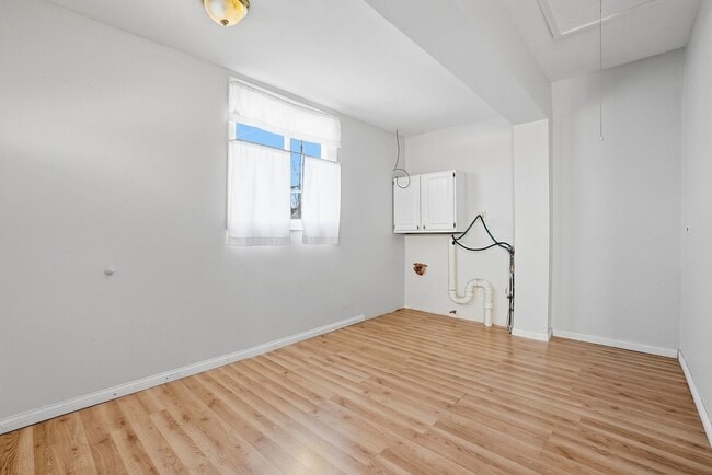 Building Photo - 5919 S Spaulding Ave