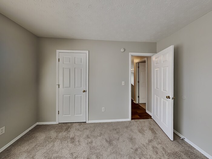 Building Photo - 2446 Kentwell Ln