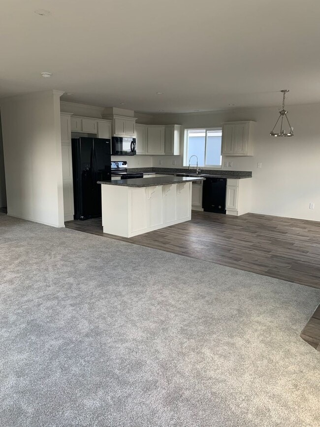 Building Photo - 3 Bedroom 2 Bathroom Charming Home for Ren...