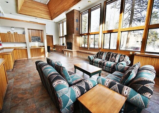 Building Photo - Long Term Rental- Lagoon Townhomes 737D