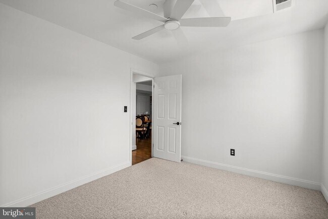 Building Photo - 730 11th St NE
