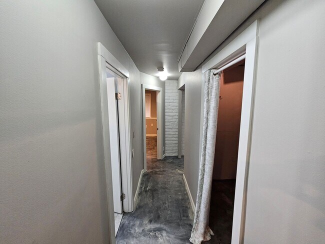 Building Photo - 2323 - Jones