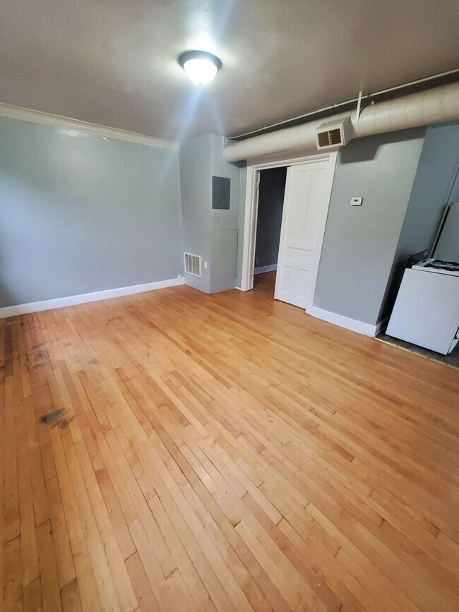 Building Photo - 3311 W Juneau Ave. (5 Unit)