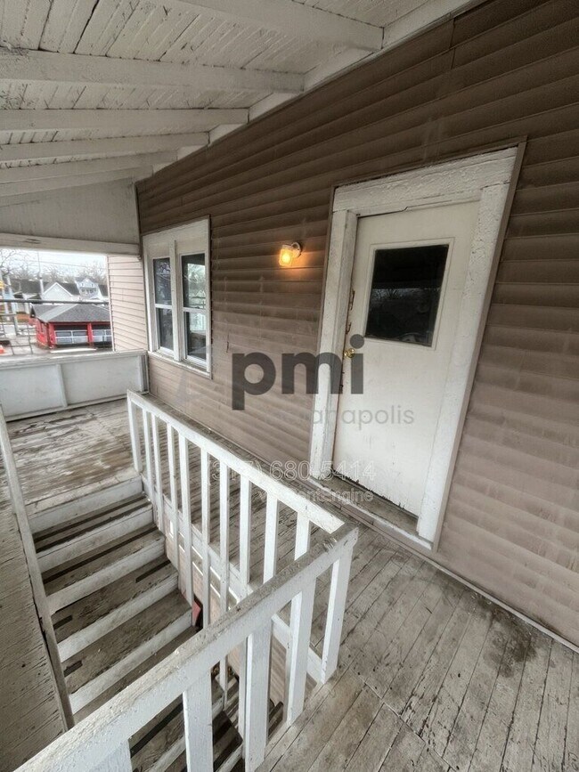 Building Photo - 215 1/2 S Madison Ave