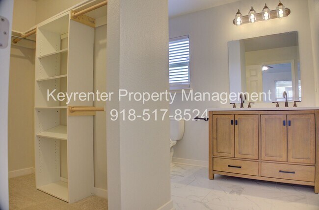 Building Photo - Coming Soon! 3 bed/2 bath!