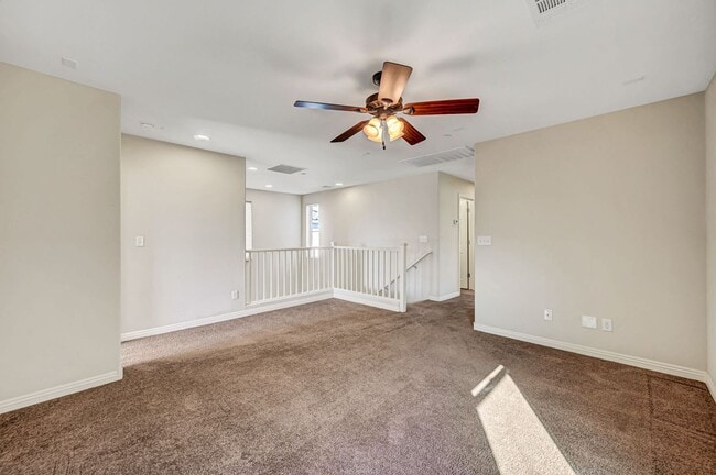 Building Photo - Henderson Home with Beautiful Strip Views