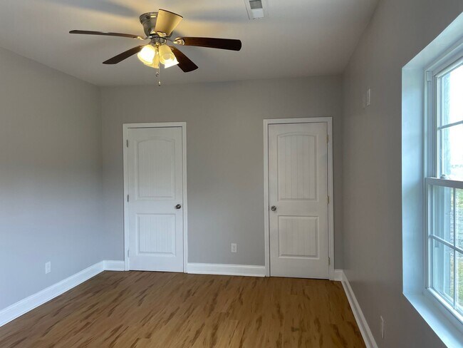 Building Photo - 3 BED, 3 FULL BATH HOME LOCATED IN DENTON!