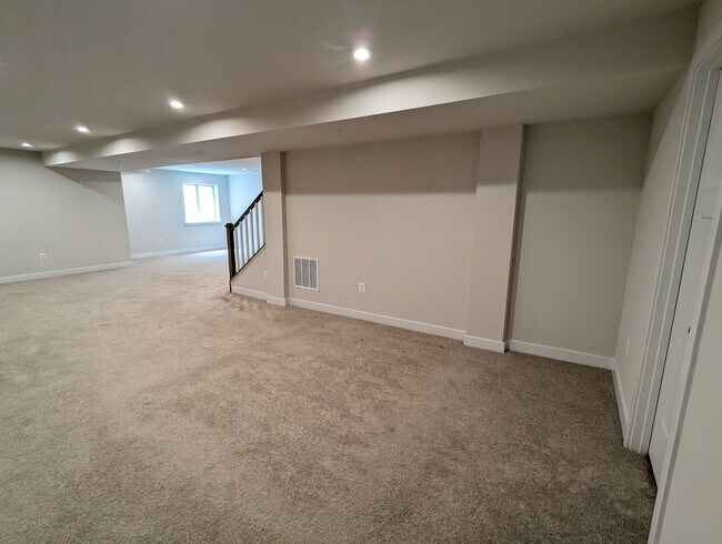 Building Photo - Stunning villa in the Harrison Terrace com...
