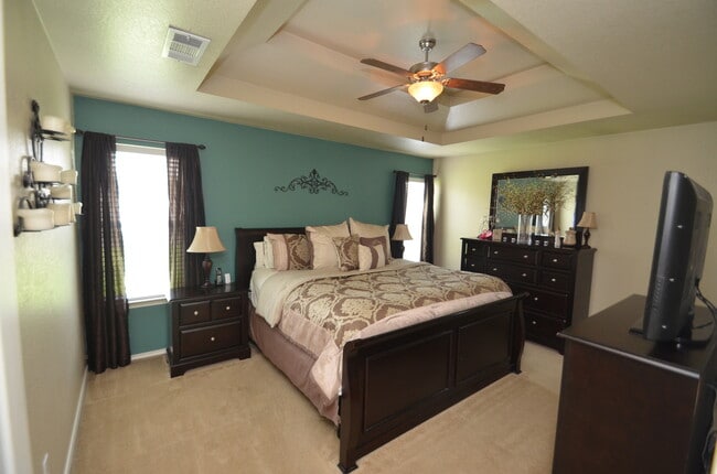 Building Photo - Gorgeous 3 bedroom 2 bath home in desired ...
