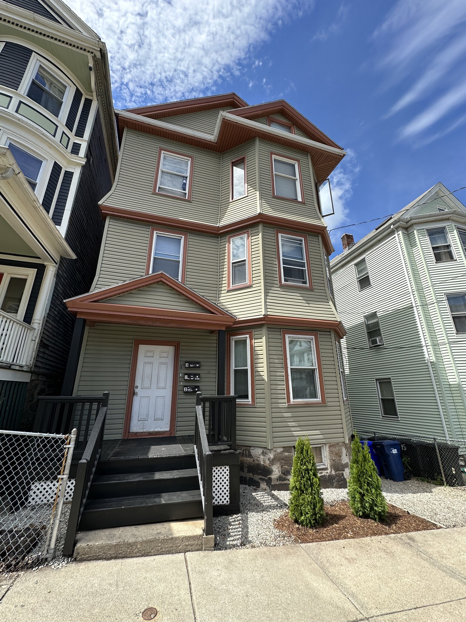 Building Photo - 3 Sachem St