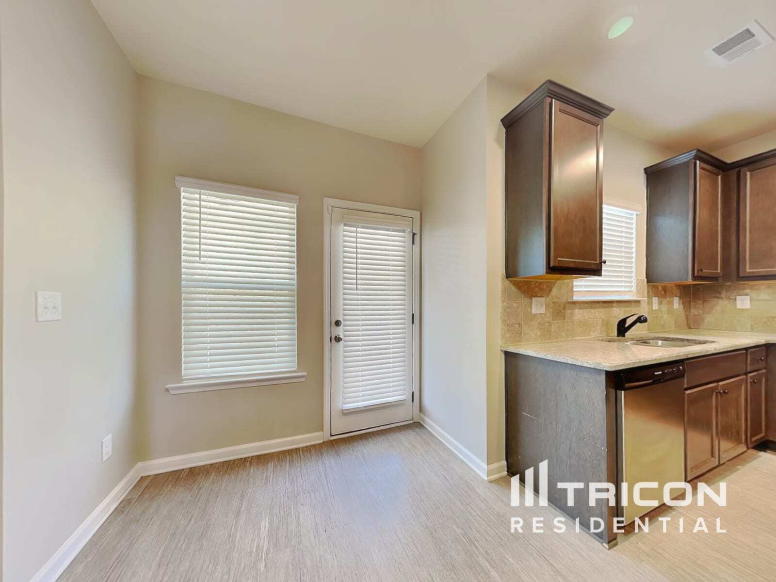 Building Photo - 3015 Button Cir