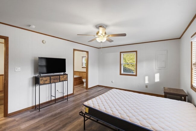 Building Photo - Charming 3 Bedroom Home for Rent!