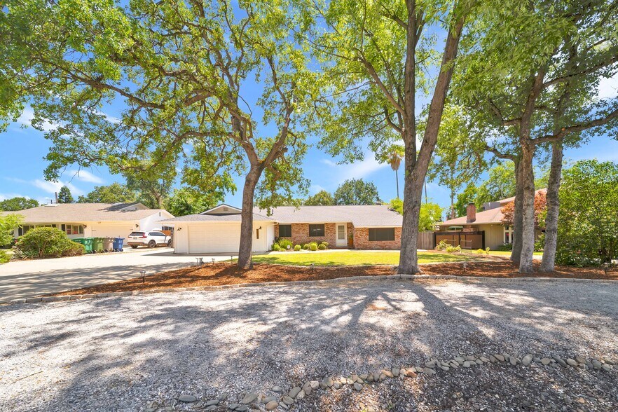Outside house - 3075 Forest Hills Dr