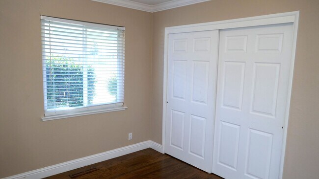 Building Photo - UPDATED THREE BED / TWO BATH MARINWOOD HOME IN THE MILLER CREEK SCHOOL DISTRICT