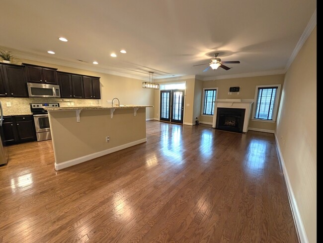 Building Photo - 716 Carneros Ci