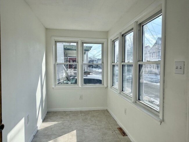 Building Photo - FOR RENT- Spacious 4 Bedroom 2 Bath Home in Penns Grove $2000