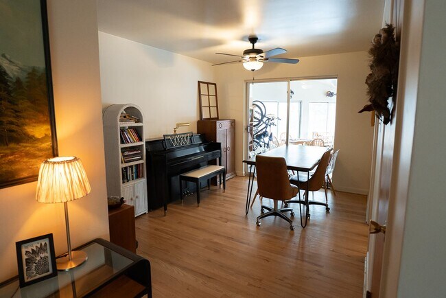 Building Photo - 180 Estes St