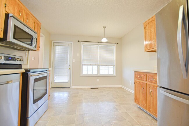 Building Photo - Pet Friendly Three Bedroom with Bonus!