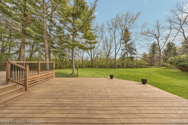 Building Photo - 5240 Clarendon Crest St