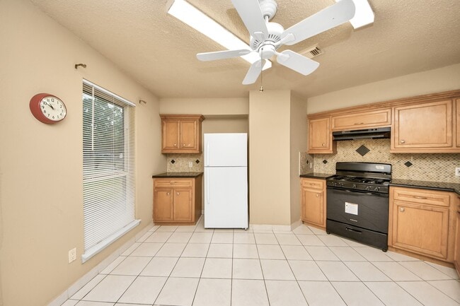 Building Photo - 10711 Forest Leaf Dr