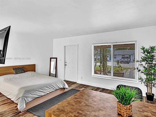 Building Photo - 1313 NE 11th St