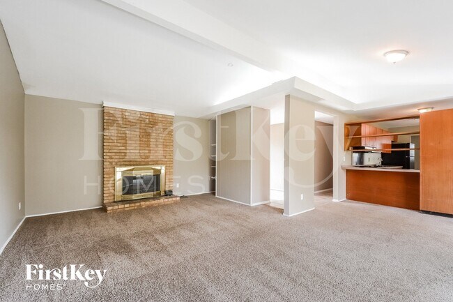 Building Photo - 2405 Brook Dr