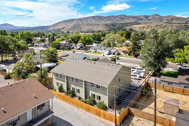 Building Photo - Move-In Ready 3BR Furnished Apartment Near ISU