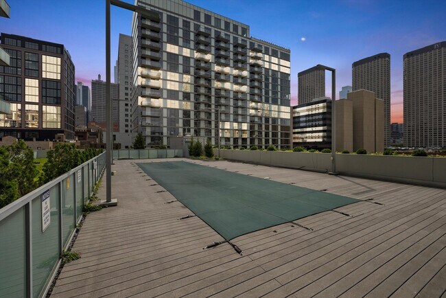 Building Photo - 659 W Randolph St