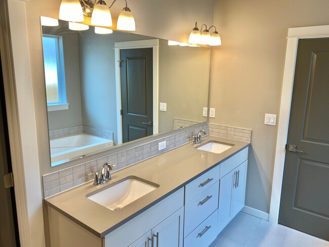 Building Photo - 61357 SE Matthew St