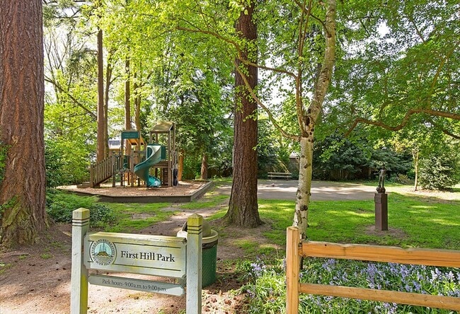 Building Photo - North Mercer Island Home .  First Hill