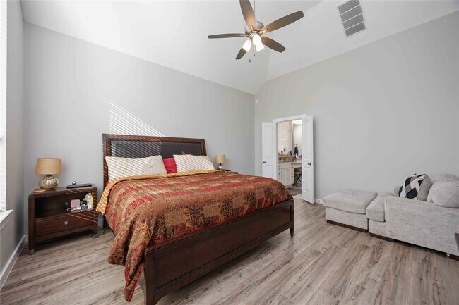 Building Photo - 12610 Woodbourne Forest Dr