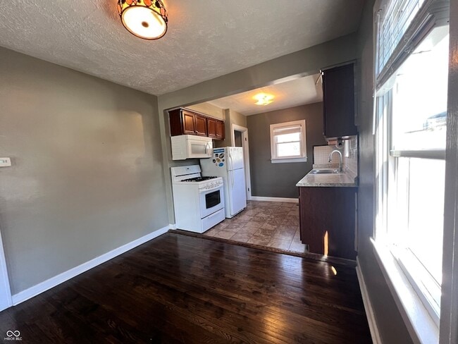 Building Photo - 1524 E 46th St