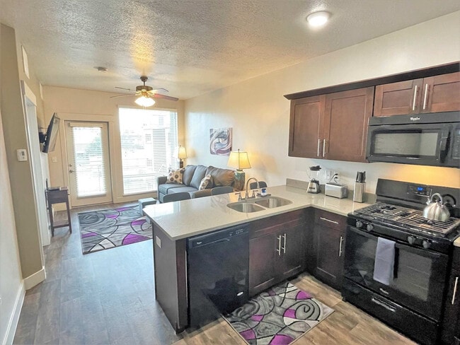 Building Photo - 460 E 400 S