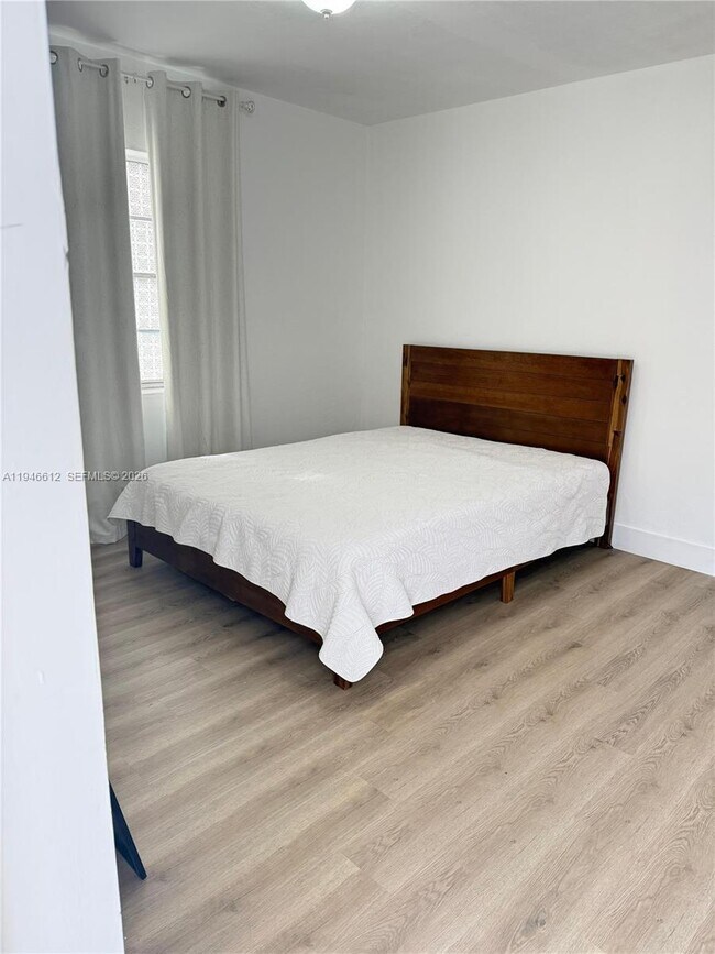 Building Photo - 541 E 38th St