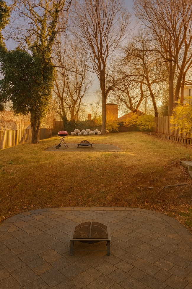 Building Photo - 1341 Franklin St NE