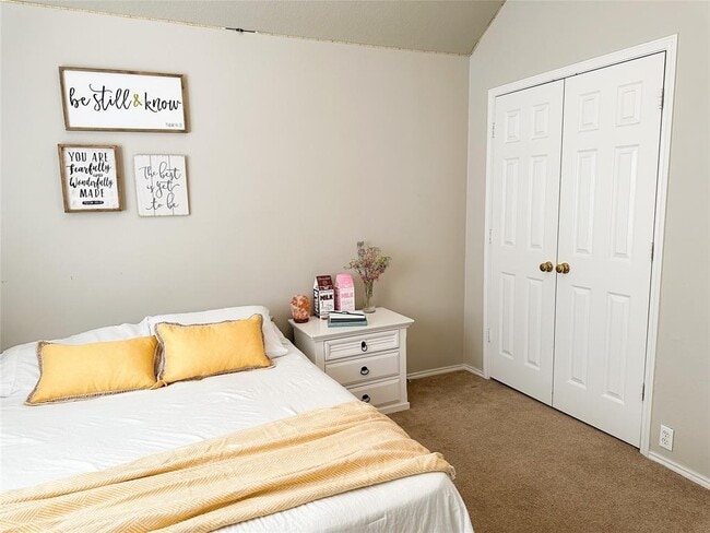 Building Photo - 16422 Red Crest Dr