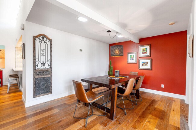 Building Photo - 48910 Noline Pl