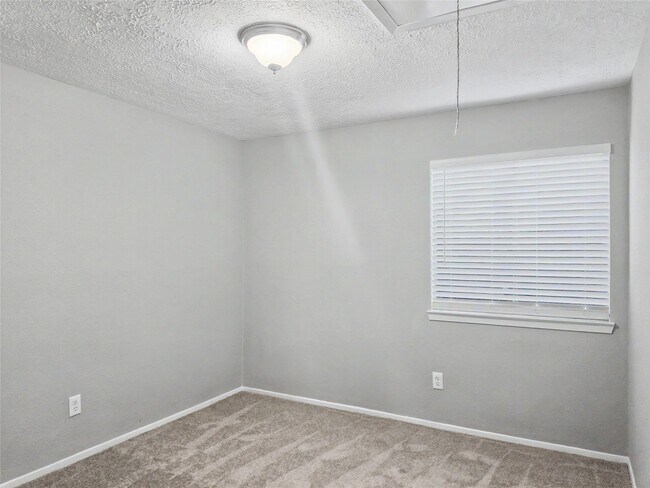 Building Photo - 22511 Braken Manor Ln