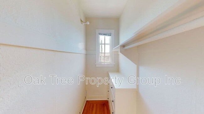 Building Photo - 450 40th St