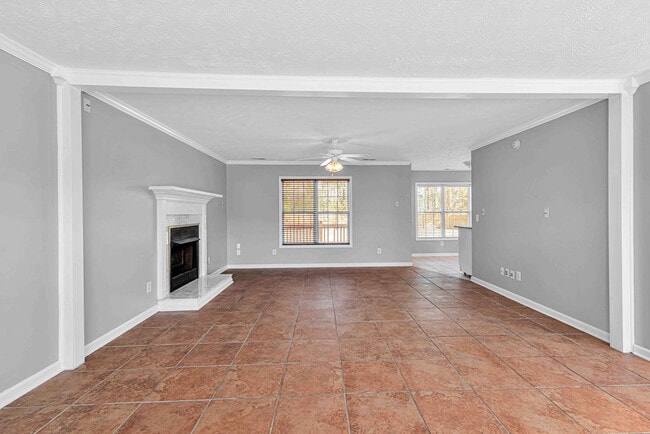 Building Photo - 302 Altavista Loop