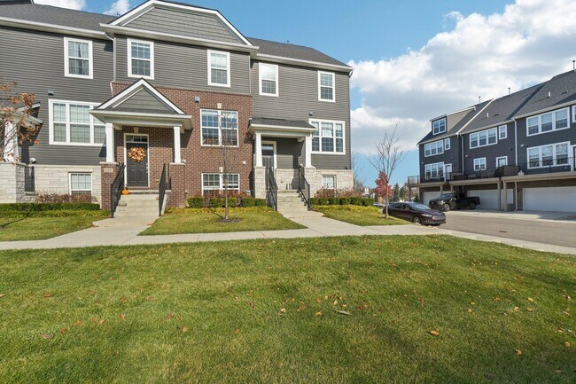 Building Photo - 202 N Sydney Ct