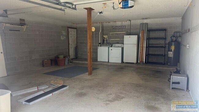 Building Photo - 108 W Capricorn Dr