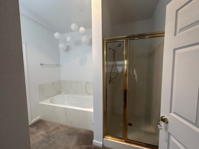 Building Photo - 15 Fairway Dr