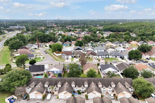 Building Photo - "Charming 3-Bed, 2-Bath Condo Oasis in Orlando – 1,000 Sq Ft of Comfort!"