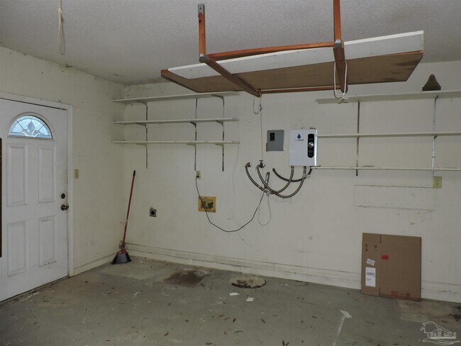 Building Photo - 7663 Charter Oaks Dr