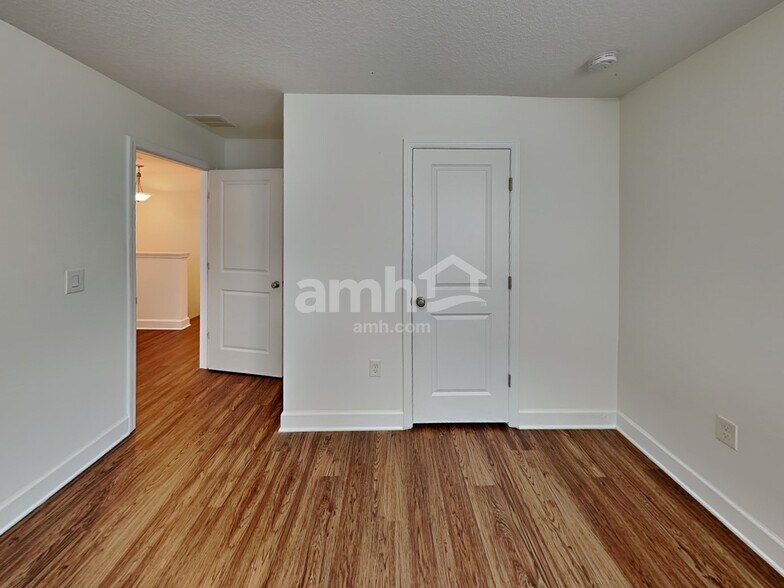 Building Photo - 2043 Pirie Pl