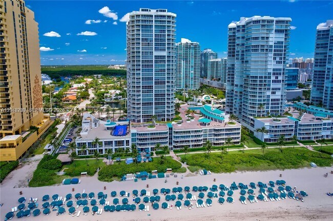 Building Photo - 16425 Collins Ave