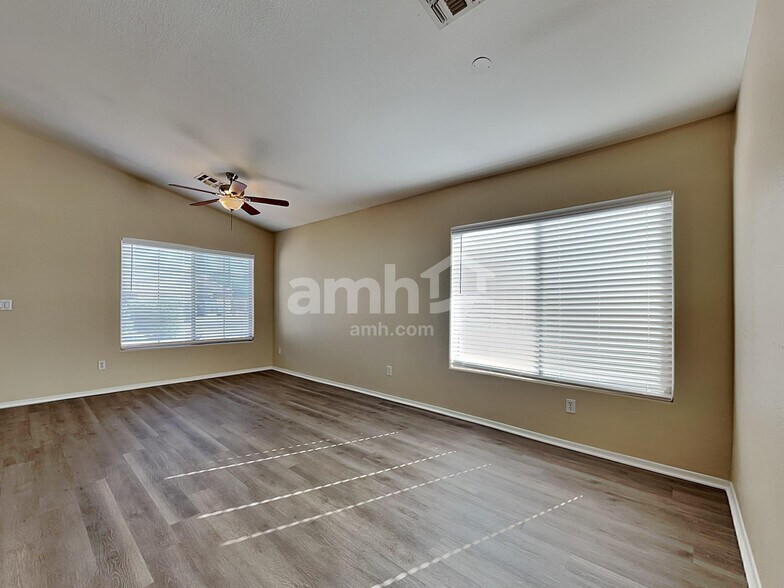 Building Photo - 6323 W Winslow Ave