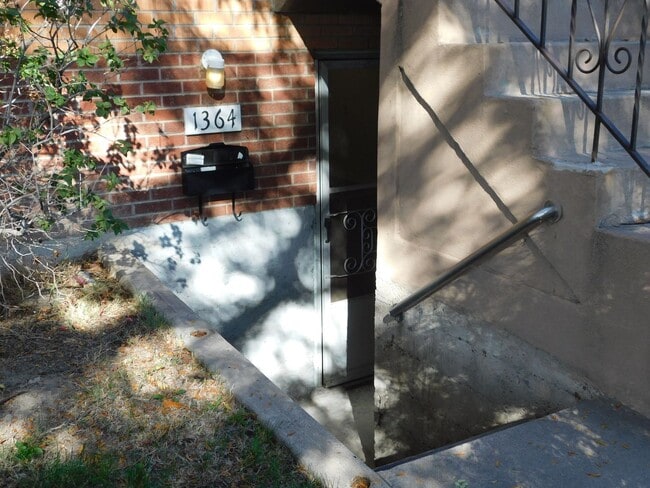 Building Photo - Cozy Apartment Close to CMU